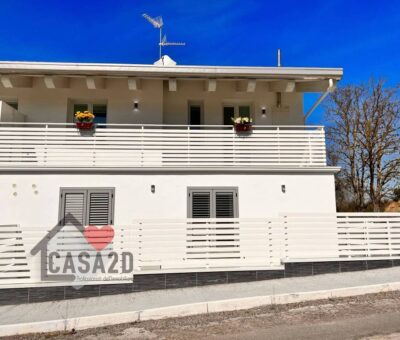 Appartamento con ingresso indipendente, corte e posto auto