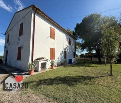 Casa indipendente da ristrutturare con giardino