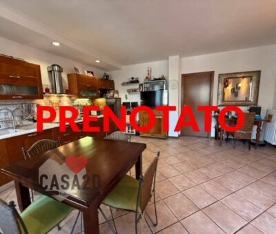 Appartamento al primo piano con ampio soggiorno