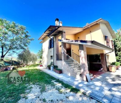 Casa indipendente con giardino