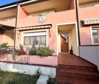 Villetta a schiera centrale di ampia metratura